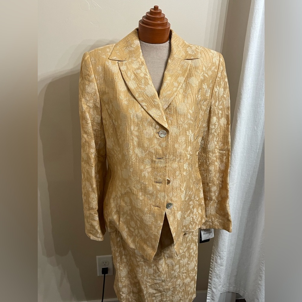 Dana Buchman Skirt Suit